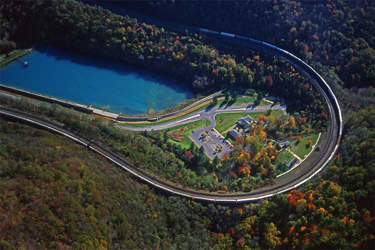 horseshoe curve railroad line